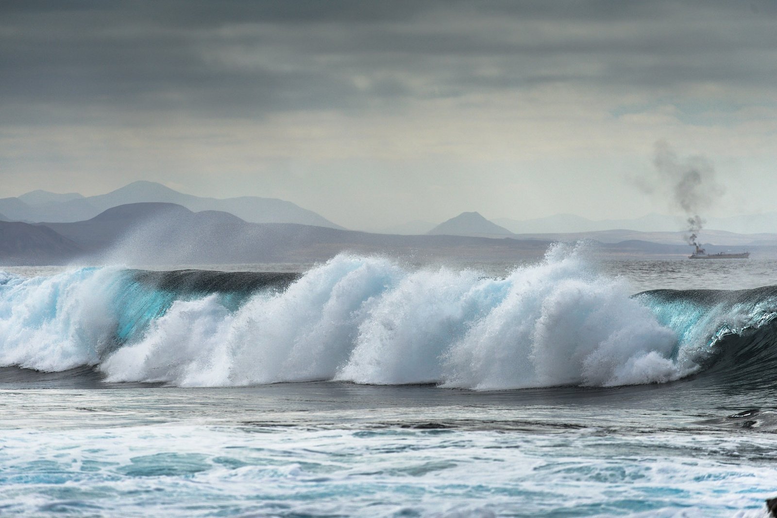 Waves in Fuerteventura, Lanzarote